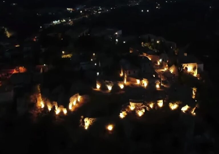 Ndriçohet kalaja e Himarës, ministri Gonxhja publikon pamjet: Investim që rrit vlerën turistike të saj