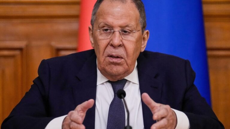 Moska paralajmëron sulme të reja mbi Ukrainë, Lavrov telefonatë me Rubion: Largoni qytetarët amerikanë nga Kievi!