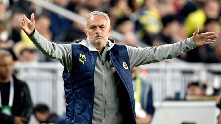 ZYRTARE/ Dështoi në Champions, Fenerbahçe shkarkon Jose Mourinhon