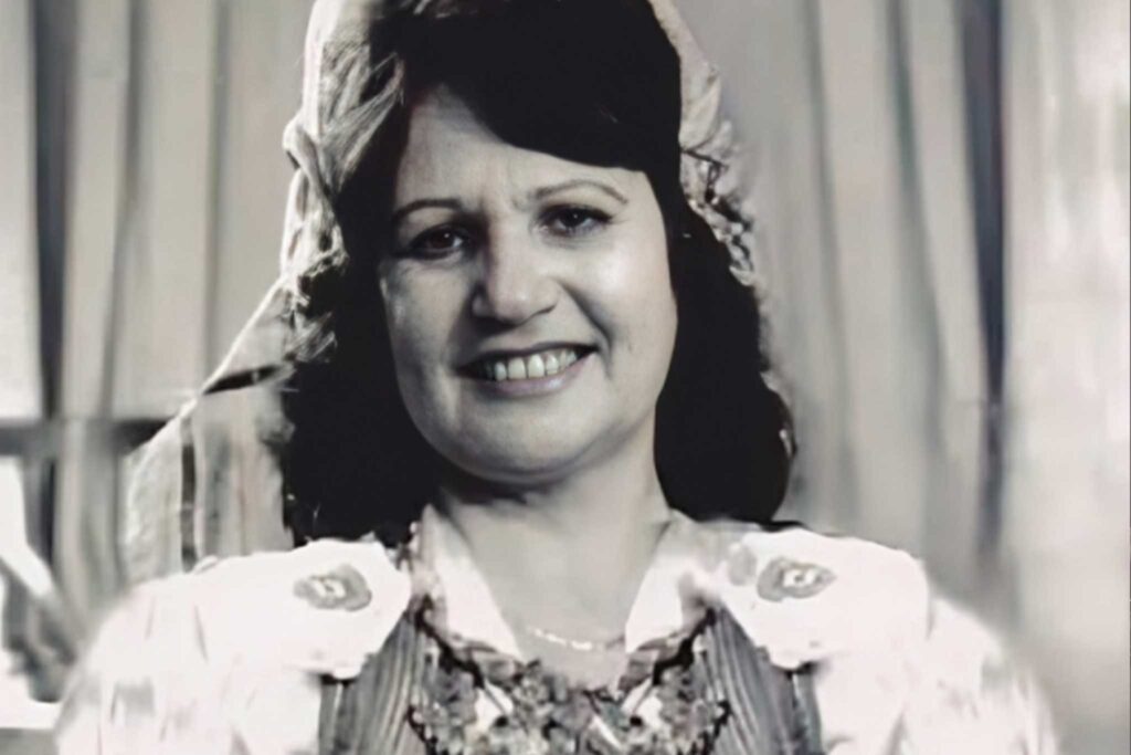 Naile Hoxha, këngëtarja që na la një trashëgimi që nuk është vetëm këngë, por është vetë kujtesa jonë shpirtërore_Albert Vataj