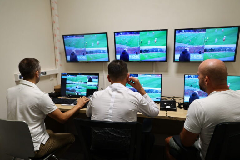 Qendra e re VAR në “Shtëpinë e Futbollit” trajnon gjyqtarët e Superiores dhe Kategorisë së Parë