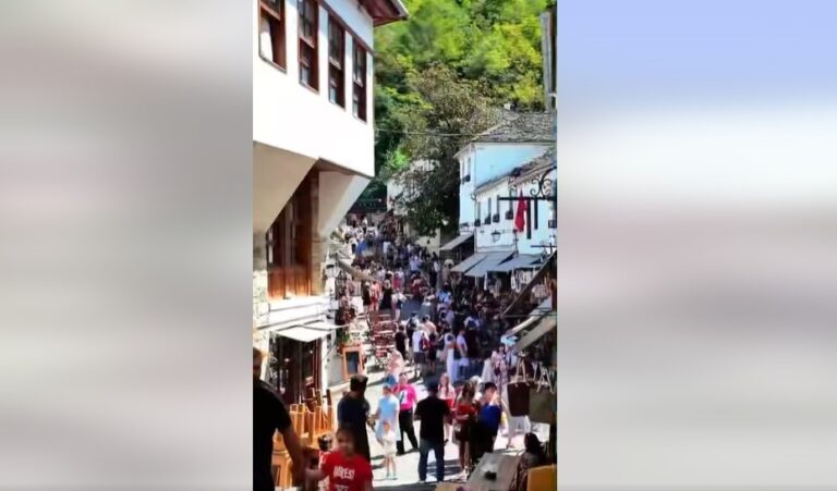 Gjirokastra, destinacion i preferuar turistik. Rama ndan pamje nga qyteti historik