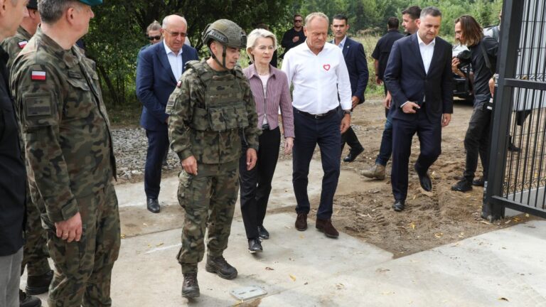 Ursula von der Leyen viziton kufirin polako-bjellorus: Ne të gjithë jemi përgjegjës për kufijtë e jashtëm të Evropës