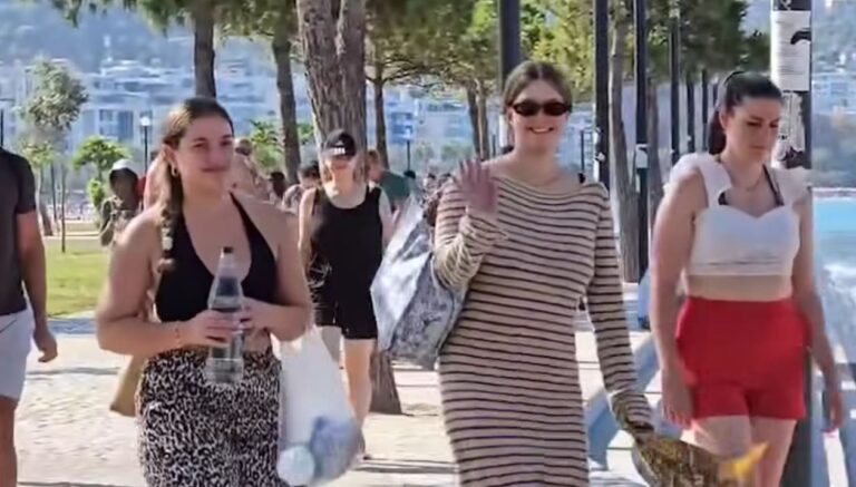 Turistët nga e gjithë bota shijojnë magjinë e Vlorës (VIDEO)