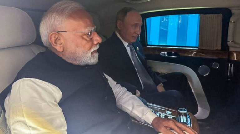 Putin shëtit Modin për 30 minuta me blindën ”Aurus”