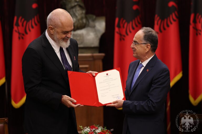 Presidenti Begaj firmos dekretin, Rama mandatohet për të krijuar qeverinë e re