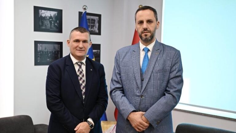 Ministri Lamallari pret në takim Dumanin: Ndava prioritetet në përputhje me detyrimet në kuadër të integrimit europian