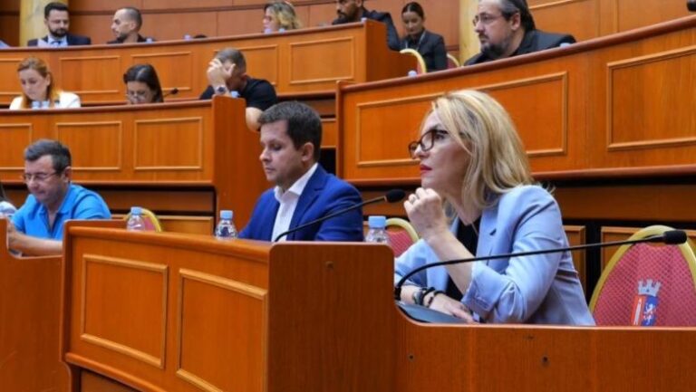 Shkarkimi i Veliajt, Zhulali: Nuk e lejuat të merrte pjesë, PS i gatoi gjellën! Kryetarja Fino i ndërpret fjalën
