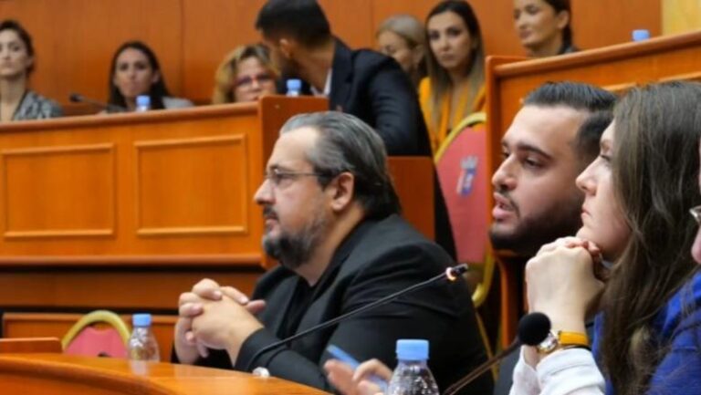 Shkarkimi i Veliajt nga Këshilli, Pano: Tirana po vuan prej 12 vitesh