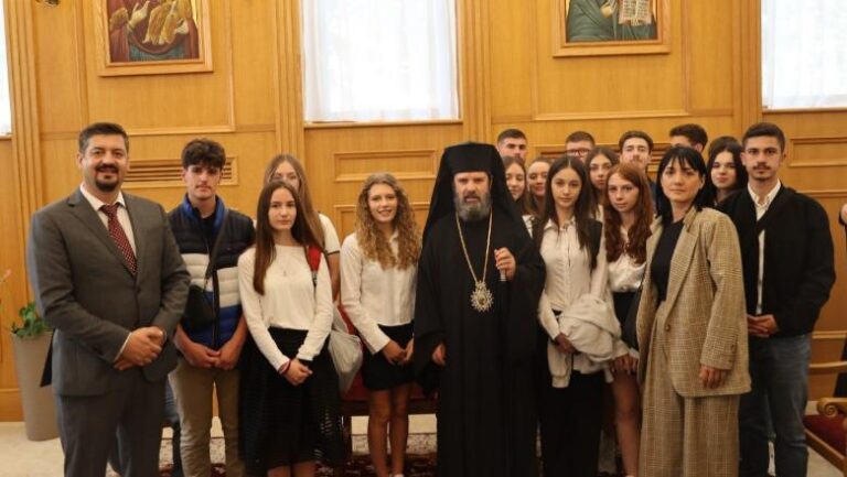 Kryepiskopi i Shqipërisë, imzot Joani feston ditën e emrit