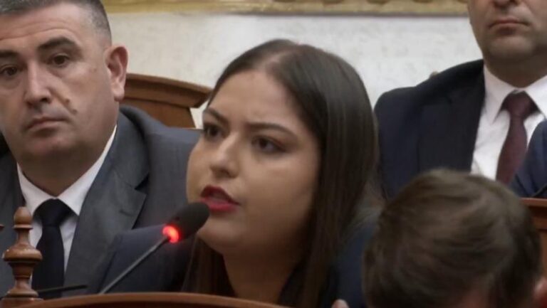Sara Mila thirrje opozitës: Parlamenti më duket normal, ju këtë keni bërë gjithmonë