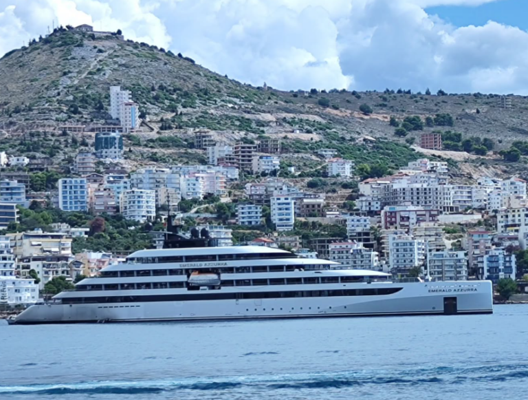 Dy kroçera me rreth 464 turistë në Sarandë