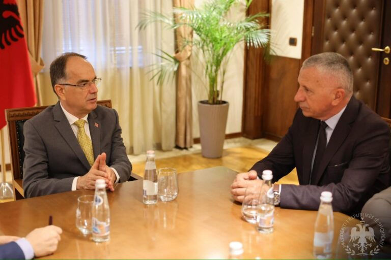 Presidenti Begaj pret deputetin Kamberi, në fokus problematikat e shqiptarëve të Luginës së Preshevës