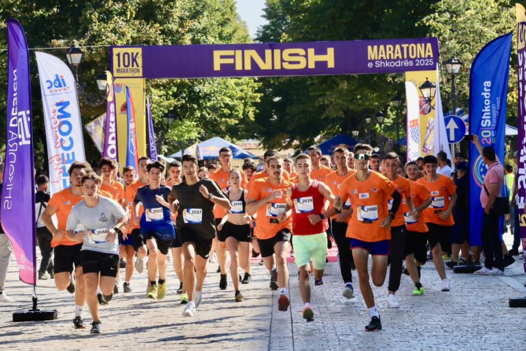 Shkodra përjeton emocionet e Maratonës së parë, një traditë e re sportive nis rrugëtimin në qytetin e legjendarëve
