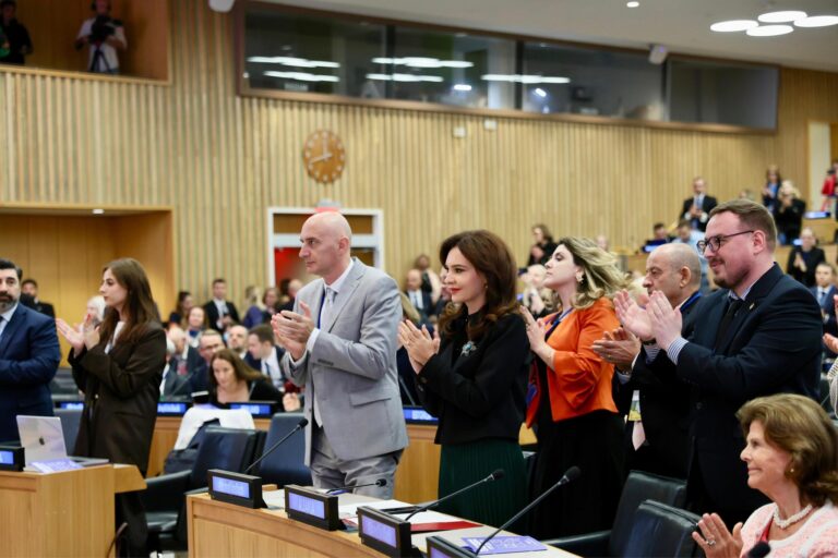 Ministrja Spiropali në New York, merr pjesë takimin e Nivelit të Lartë të thirrur nga Zelensky dhe Carney