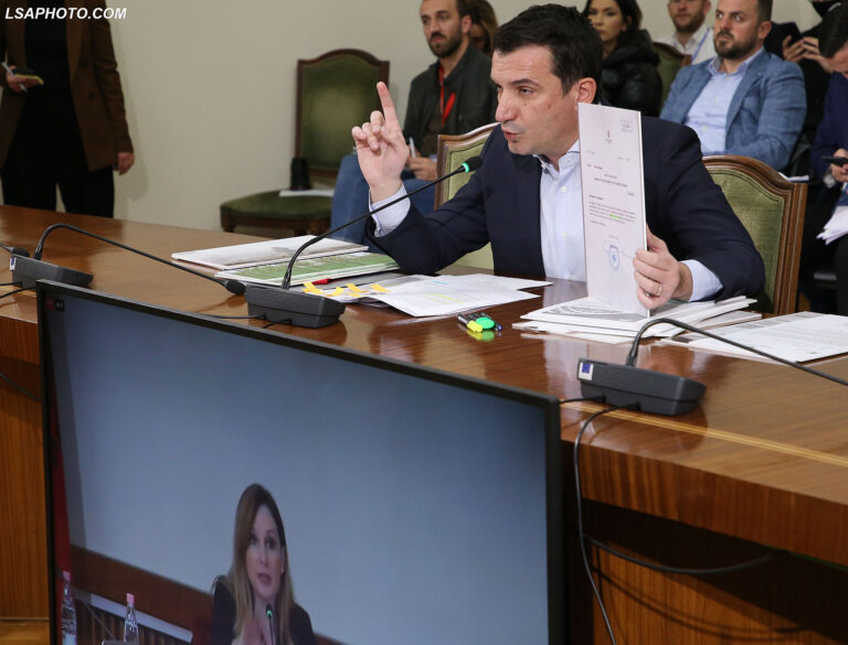 Shkarkimi i Veliajt nga Këshilli, Tabaku: Një jetë politike e ngritur vetëm mbi propagandë dhe gënjeshtër