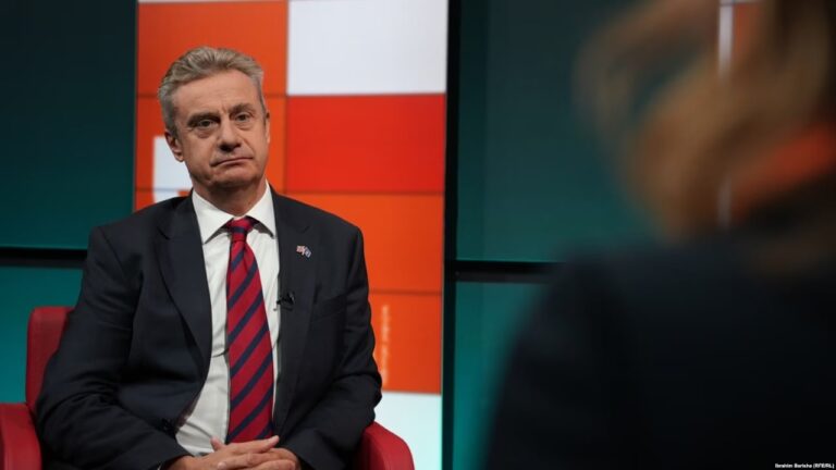 Ambasadori britanik: Ngërçi politik po e lë Kosovën pa zë ndërkombëtar