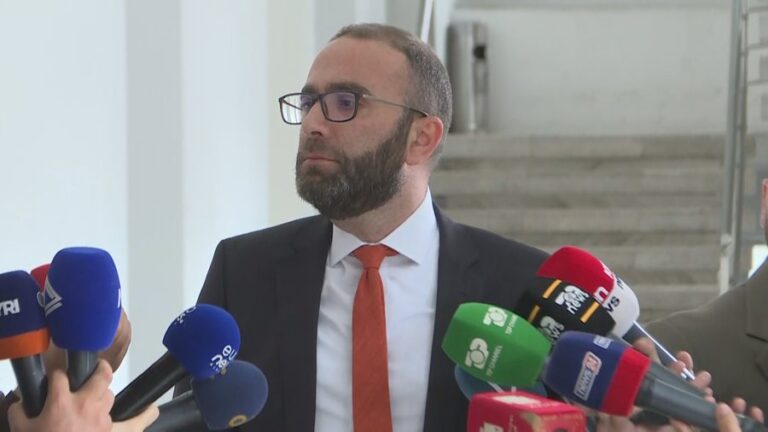 Krijimi i 11 Komisioneve Parlamentare, Bardhi: E papranueshme, Shqipëria i pari vend që përjashton opozitën