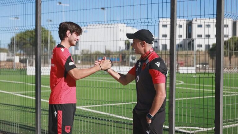 Cristian Shpendi i bashkohet ekipit kuqezi, në stërvitje pritet nga tranjeri
