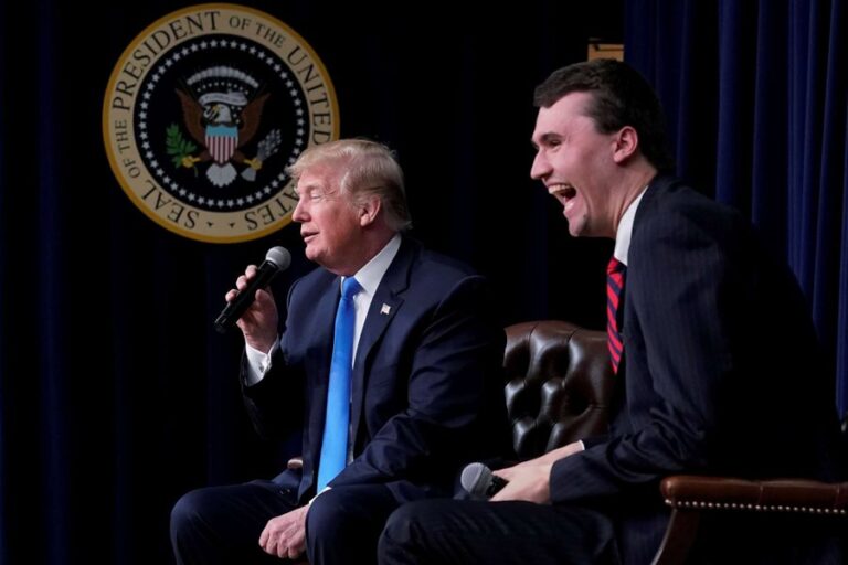 Aleati i Trump qëllohet me armë