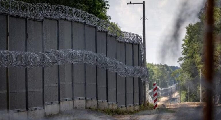 Polonia rihap kufirin me Bjellorusinë
