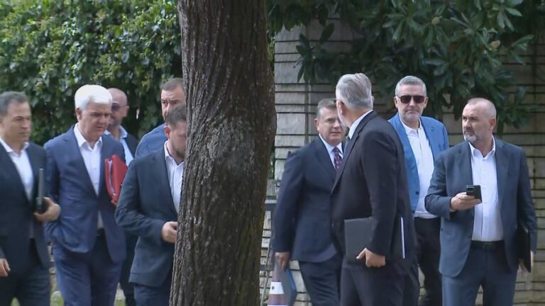 Rama mbledh drejtuesit socialistë, ja pse
