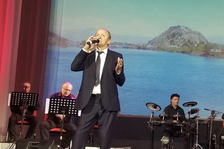 Agim Molla, “Kryeashiku i ahengut shkodran” që u bë zë i pavdekshëm i shpirtit qytetar