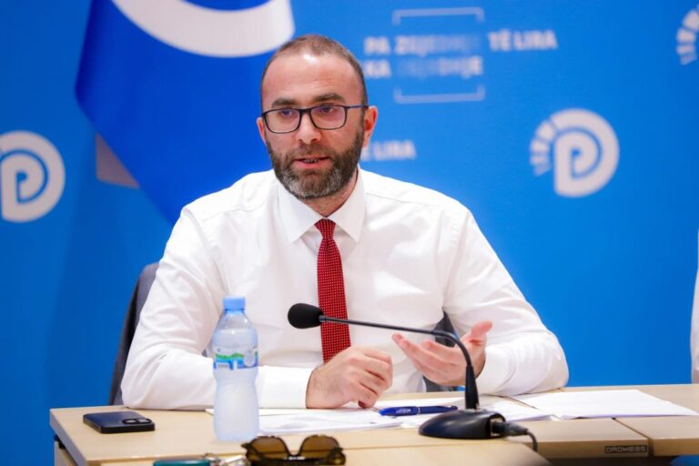 Bardhi akuzon Ramën: 45 milionë euro për mikun e tij, ndërsa shqiptarëve u kërkon të kursejnë bukën e gojës
