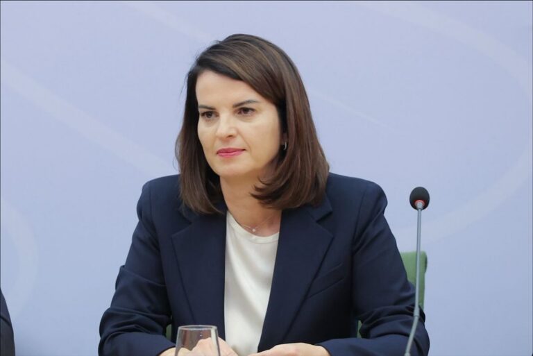 Reagon Ministrja e Brendshme për shoqërimin e 14-vjeçarit gjatë protestës