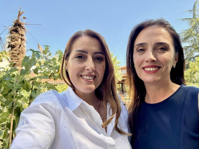 Ogerta Manastirliu, takim i përzemërt me Ermonela Jahon, ambasadoren e Shqipërisë në skenat botërore