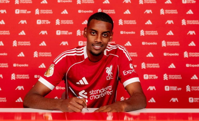 Premier League thyen çdo rekord, Liverpool dhe City në krye të garës