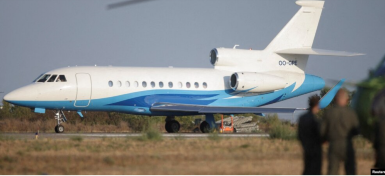 Avionit te Presidentes së Komisionit Evropian i ndërprenë sinjalin GPS, falë pilotëve dhe Zotit ajo u ul në pistë!