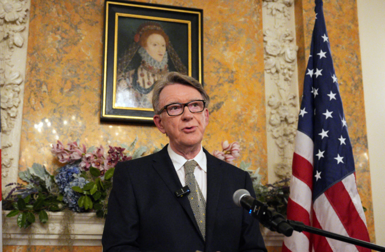 Shkarkohet ambasadori britanik në SHBA