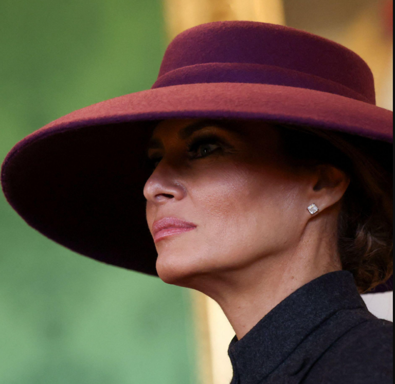 FOTO/ Melania Trump tërheq vëmendjen me pamjen në Britani
