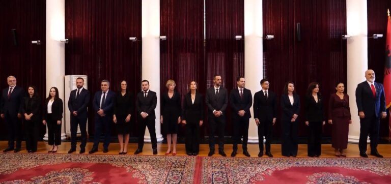 Edi Rama dhe ministrat betohen në Presidencë