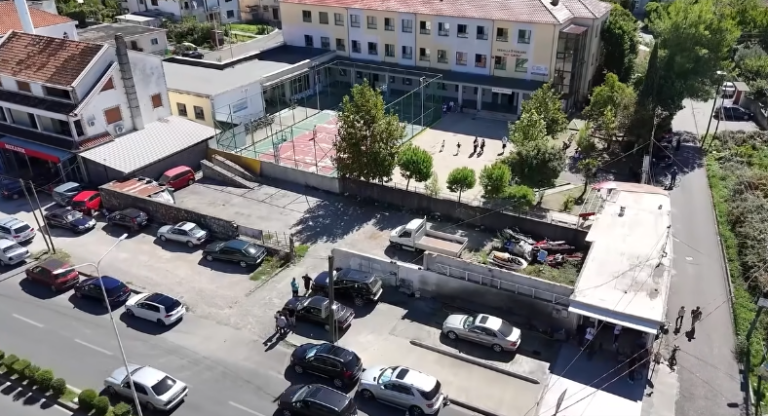 VIDEO/ Kryebashkiaku Beci: Të hënën merr fund uzurpimi i hyrjes së shkollës “Ali Laçej”