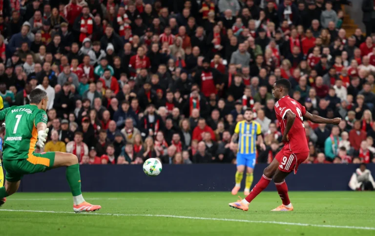 Carabao Cup/ Chelsea dhe Liverpool kalojnë me vuajtje