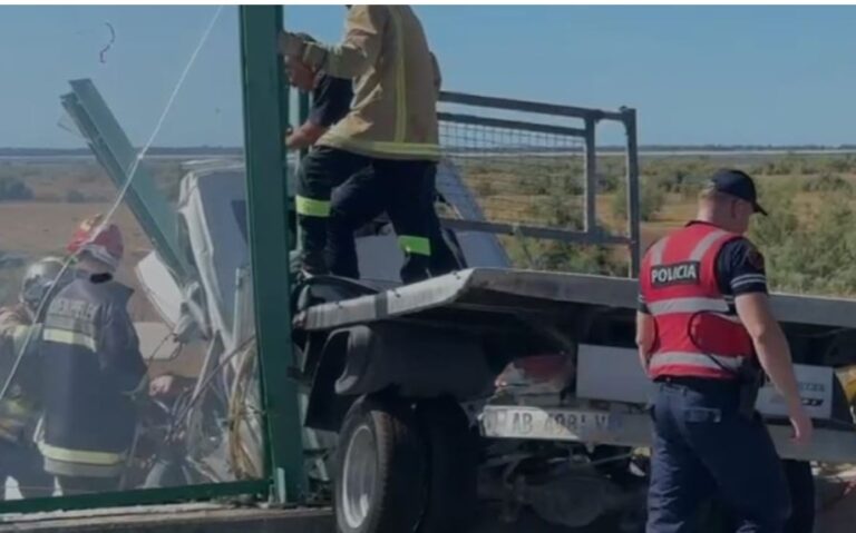 Shkaktoi aksidentin me dy viktima në aksin Levan-Vlorë, arrestohet shoferja italiane