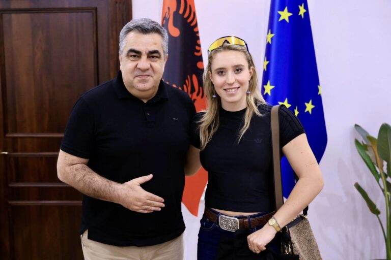 Lara Colturi, nënkampione e botës në skitë alpine, synon çmim të ri