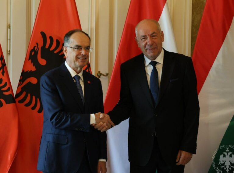 Begaj vizitë zyrtare në Budapest, takim me homologun hungarez: Shqipëria merr garanci nga Hungaria për BE-në
