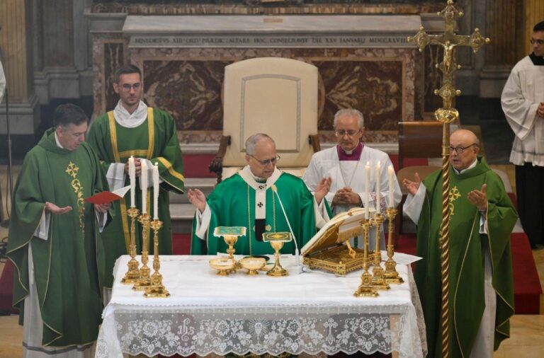 Papa Leoni XIV nga Vatikani: Qeveritë nuk duhet ta shdërrojnë pasurinë në armë, që shkatërrojnë popujt