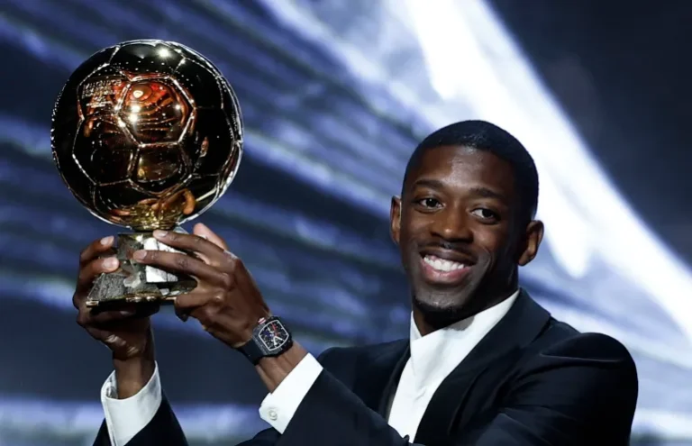 Dembele nuk i ndahet Topit të Artë: Fle çdo natë me të!