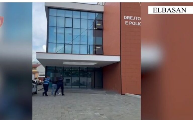 Goditi me thikë një person, arrestohet 29-vjeçari në Elbasan