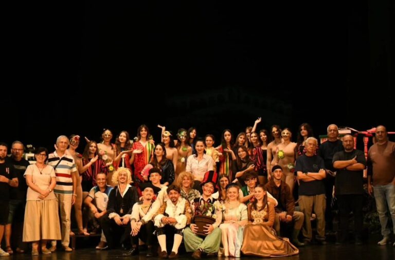 Sukses në teatrin “Skampa” komedia rinore “Erashka”