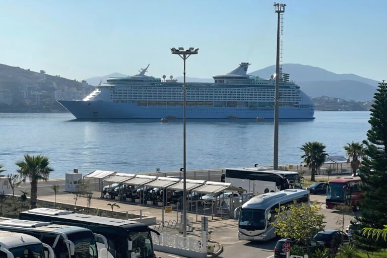 Zv.kryeministrja Balluku: Kroçera “Voyager of the seas”, me 3626 pasagjerë, vjen për herë të parë në Sarandë