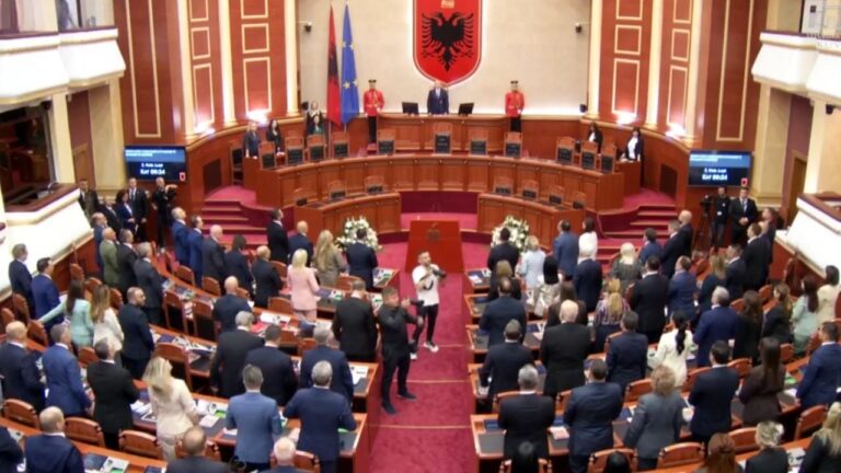 Deputetja e PD-së refuzon të bëhet pjesë e Sekretarisë së Përkohshme në Kuvend