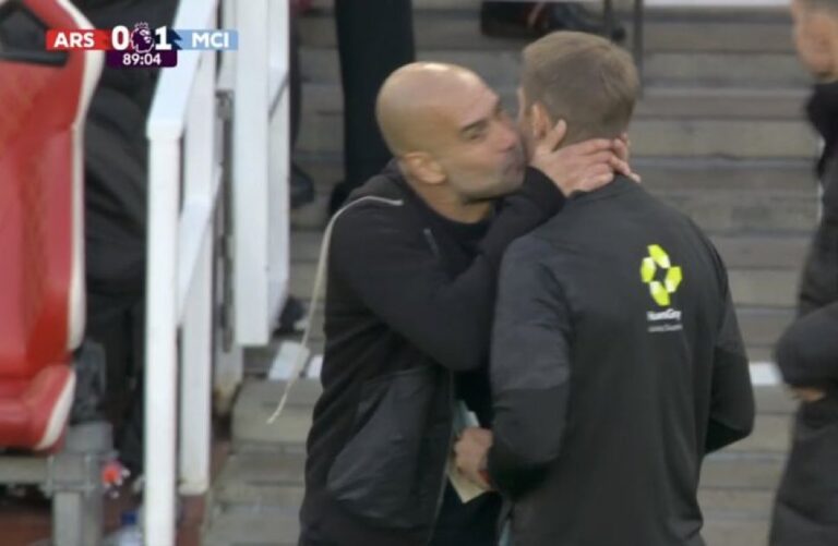 Guardiola puth gjyqtarin e katërt, gjesti bën xhiron e rrjetit (VIDEO)