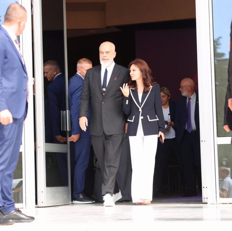 Përplasjet Rama-Spiropali, deputetja Luarasi tregon se çfarë ndodh në diskutimet e grupit