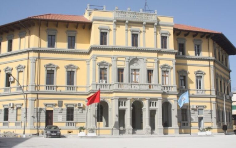Mblidhet Këshilli Bashkiak i Vlorës, zëvendësohet Ermal Dredha në krye të bashkisë