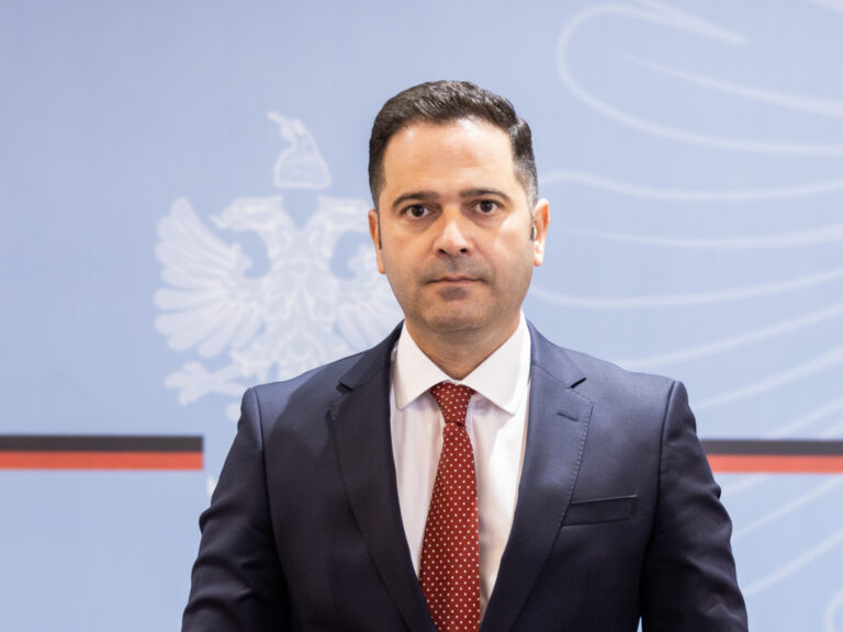 Pensionet rriten pas një muaji, ministri Malaj: Po mendojmë të afrojmë indeksimin në korrik ose qershor